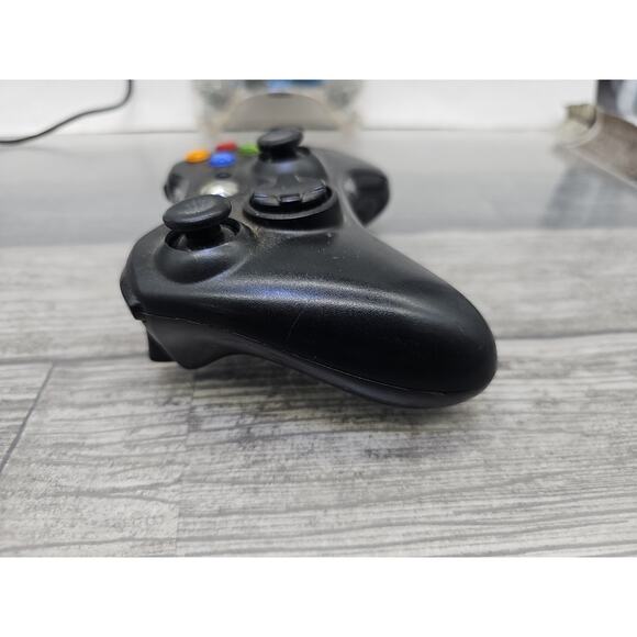 Lot of 2 Xbox Controllers • 1 Wired, 1 Wireless, See Pics for Details [BB] - Picture 6 of 16